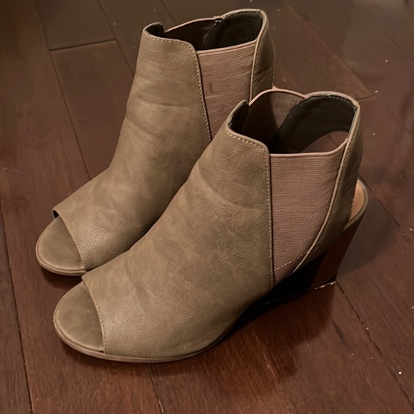 Call It Spring Leather, Open Toe Heels, Size 8.5 - Picture 1 of 4